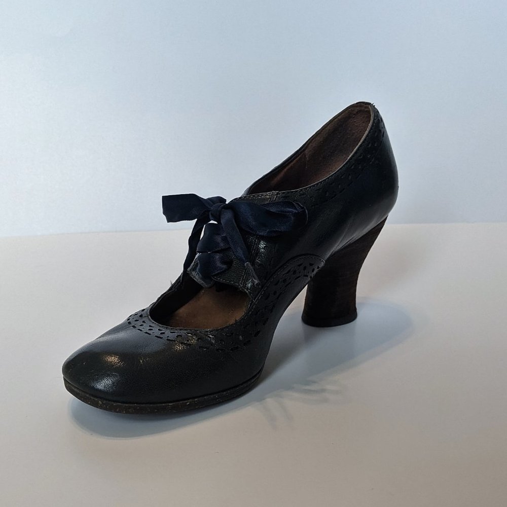 Naya Jada Blue Leather Heels